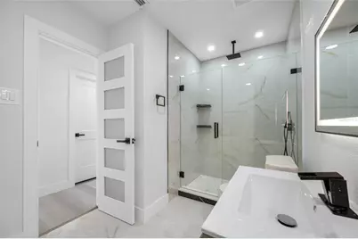 7601 Pine Hill Drive, Tampa, FL 33617 - Photo 25