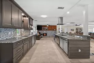 2129 W Tobago Cir, Fort Myers, FL 33905 - Photo 7