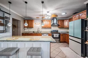 302 Whitcomb Blvd, Tarpon Springs, FL 34689 - Photo 11