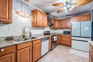 302 Whitcomb Blvd, Tarpon Springs, FL 34689 - Photo 11