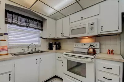 4775 Cove Circle #1008, Saint Petersburg, FL 33708 - Photo 11