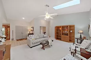 305 Running Horse Rd, Seffner, FL 33584 - Photo 17