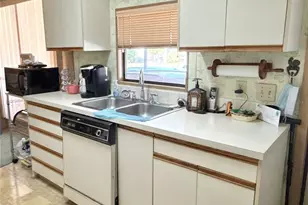 6821 Americana Dr NE, Saint Petersburg, FL 33702 - Photo 13