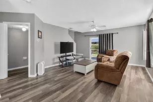 2140 Fluorshire Dr, Brandon, FL 33511 - Photo 9