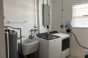 2420 68th Ave S, Saint Petersburg, FL 33712 - Photo 9