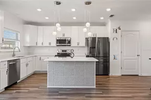 8223 Abby Brooks Cir, Wesley Chapel, FL 33545 - Photo 11