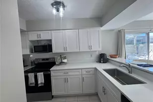 621 Windrush Bay Dr, Tarpon Springs, FL 34689 - Photo 13