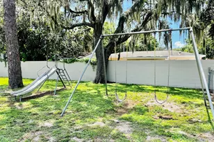 7529 Pitch Pine Cir, Tampa, FL 33617 - Photo 11