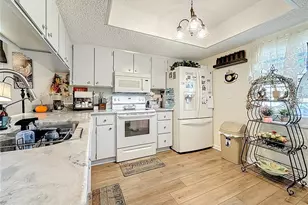 38225 Boxwood Dr, Zephyrhills, FL 33542 - Photo 7