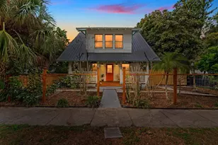 1038 Crescent Lake Dr N, Saint Petersburg, FL 33701 - Photo 1