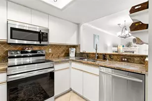 391 Madeira Cir, Tierra Verde, FL 33715 - Photo 5