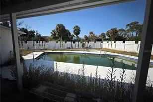 653 Bayshore Dr, Tarpon Springs, FL 34689 - Photo 27