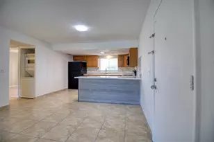 3865 S Lake Dr, Tampa, FL 33614 - Photo 5