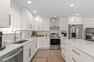 5500 Venetian Blvd NE, Saint Petersburg, FL 33703 - Photo 13