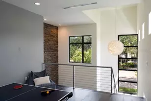 356 Bayview Dr NE, Saint Petersburg, FL 33704 - Photo 27