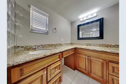 [Address not provided], Tampa, FL 33613 - Photo 11