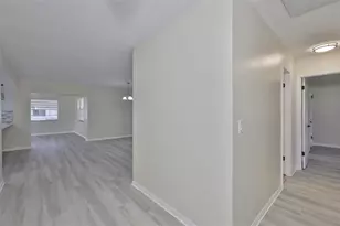 1218 Haddington Cir, Sun City Center, FL 33573 - Photo 9