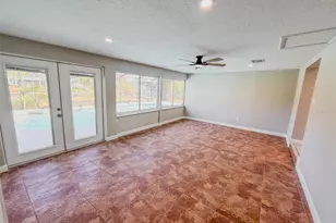 818 Bayview Dr, Ruskin, FL 33570 - Photo 9