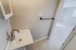 818 Bayview Dr, Ruskin, FL 33570 - Photo 29