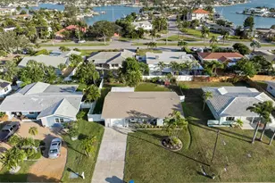 10121 4th St E, Treasure Island, FL 33706 - Photo 35