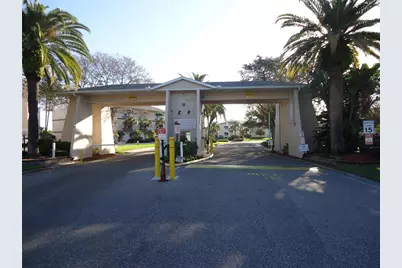 10034 64th Avenue N #21, Saint Petersburg, FL 33708 - Photo 1