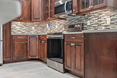 5080 Oaklawn Lane, Saint Petersburg, FL 33708 - Photo 9