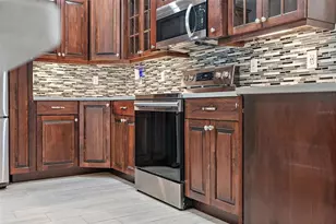 5080 Oaklawn Ln, Saint Petersburg, FL 33708 - Photo 9