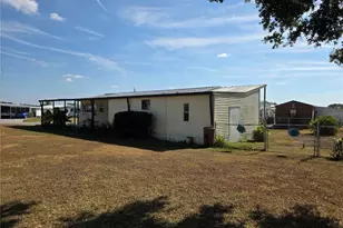 5705 Mandan St, Zephyrhills, FL 33542 - Photo 3