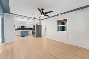 4939 Woodland Dr, Saint Petersburg, FL 33708 - Photo 9