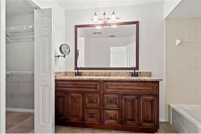 7021 Blossom Avenue, Tampa, FL 33614 - Photo 15