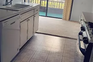 7951 58th Ave N, Saint Petersburg, FL 33709 - Photo 7