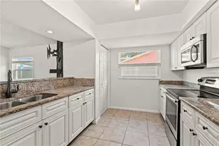 7021 Blossom Ave, Tampa, FL 33614 - Photo 25