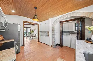 2227 29th St S, Saint Petersburg, FL 33712 - Photo 9