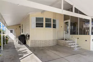 7048 Mt Essex Dr NE, Saint Petersburg, FL 33702 - Photo 15