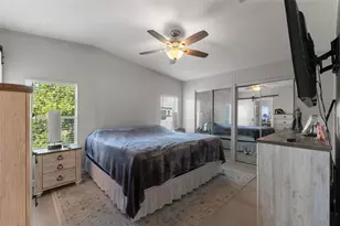 7048 Mt Essex Dr NE, Saint Petersburg, FL 33702 - Photo 17