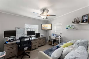 7048 Mt Essex Dr NE, Saint Petersburg, FL 33702 - Photo 21