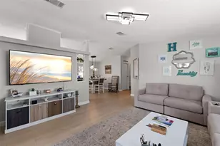 7048 Mt Essex Dr NE, Saint Petersburg, FL 33702 - Photo 5