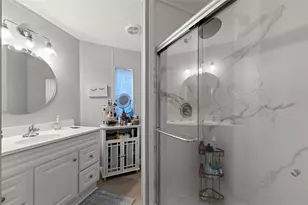 7048 Mt Essex Dr NE, Saint Petersburg, FL 33702 - Photo 19