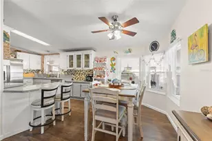 624 Mt Piney Ave NE, Saint Petersburg, FL 33702 - Photo 11