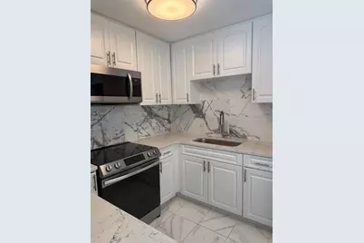 5617 Gateway Drive, Tampa, FL 33615 - Photo 9