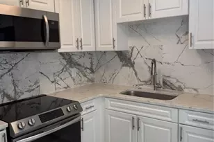 5617 Gateway Dr, Tampa, FL 33615 - Photo 9