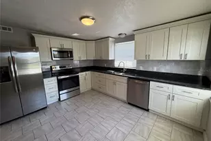 5208 Hill Dr, Zephyrhills, FL 33542 - Photo 9