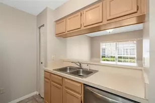 637 Kensington Lake Cir, Brandon, FL 33511 - Photo 15