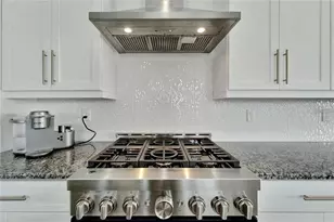 635 115th Ave, Treasure Island, FL 33706 - Photo 9