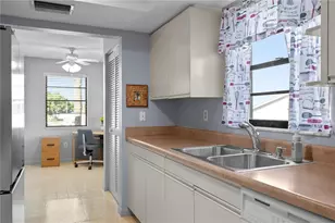 1601 43rd Street N, Saint Petersburg, FL 33713 - Photo 15