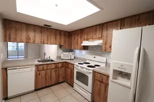 4957 Puritan Cir, Tampa, FL 33617 - Photo 9