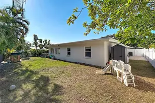 9585 Portside Dr, Seminole, FL 33776 - Photo 53