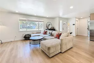 9585 Portside Dr, Seminole, FL 33776 - Photo 7