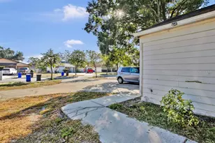 1817 Crystal Grove Dr, Lakeland, FL 33801 - Photo 5