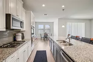 12326 Blue Pacific Dr, Riverview, FL 33579 - Photo 9